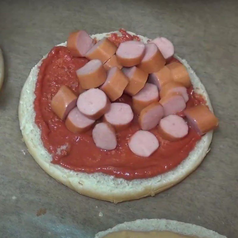 Step 3 Assemble the sausage hamburger