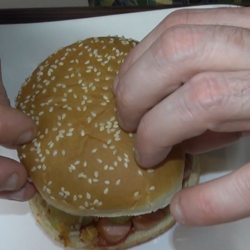 Step 4 Baking the bread and finishing the sausage hamburger