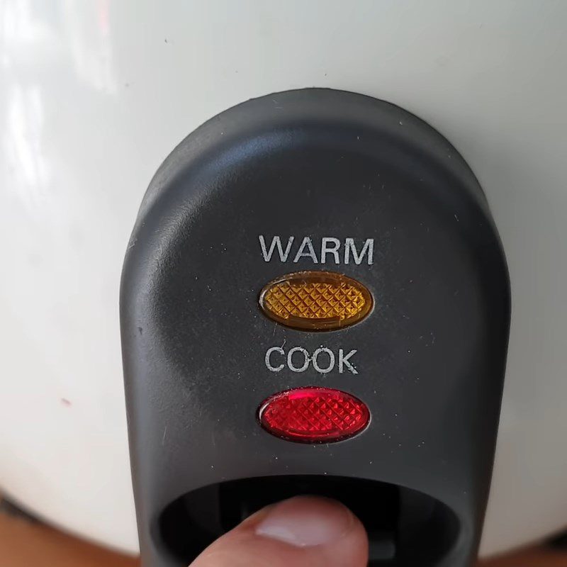 Step 3 Steam the cake using a rice cooker Banana sponge cake using a rice cooker