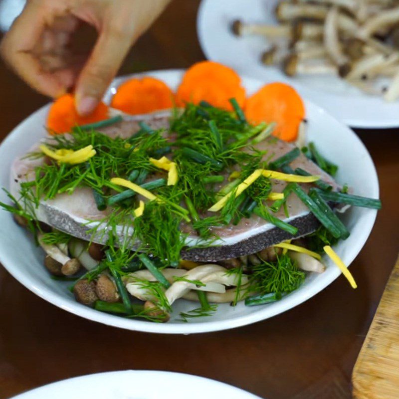 Step 3 Steam the fish Steamed barramundi with lingzhi mushrooms