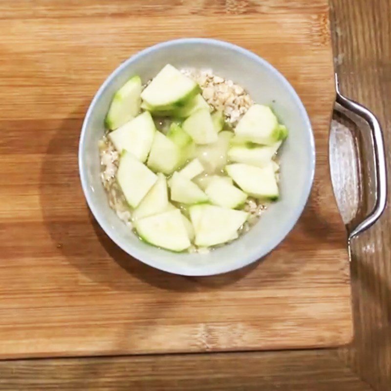 Step 2 Steamed zucchini and oats Zucchini oat porridge (for babies from 6 months old)