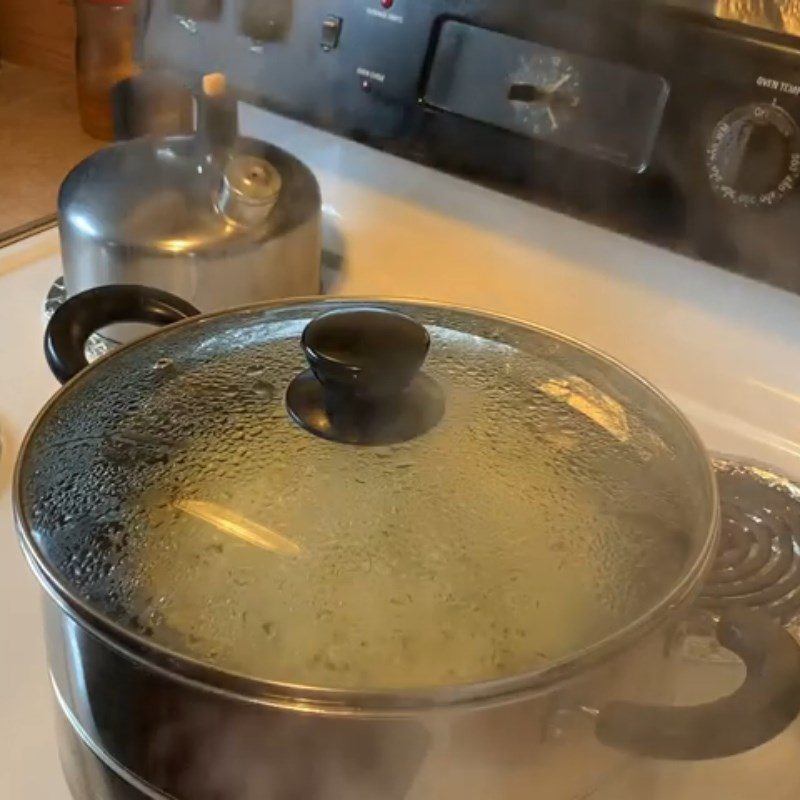 Step 3 Steaming the fish cake