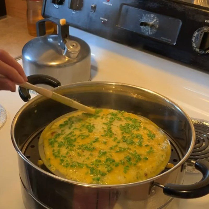 Step 3 Steaming the fish cake