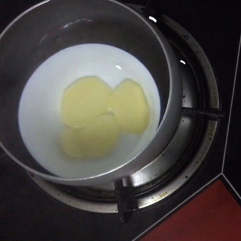 Step 3 Steam the potatoes for minced meat and potato porridge