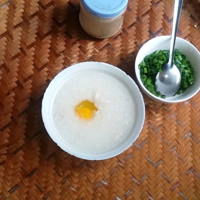 Step 4 Finish the porridge Chicken minced porridge egg