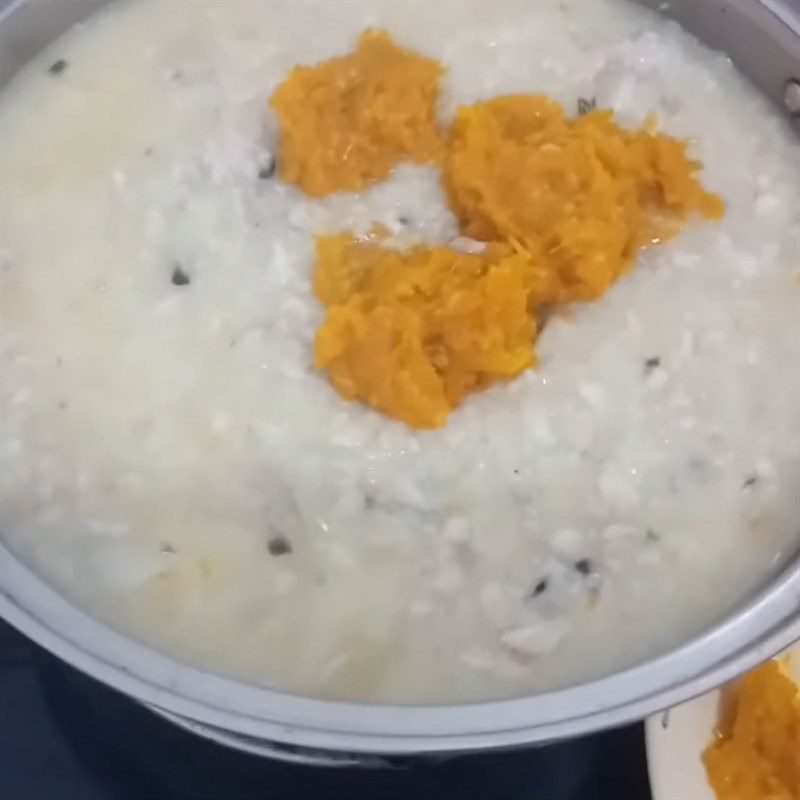 Step 4 Complete the porridge Fish porridge with pumpkin for weaning