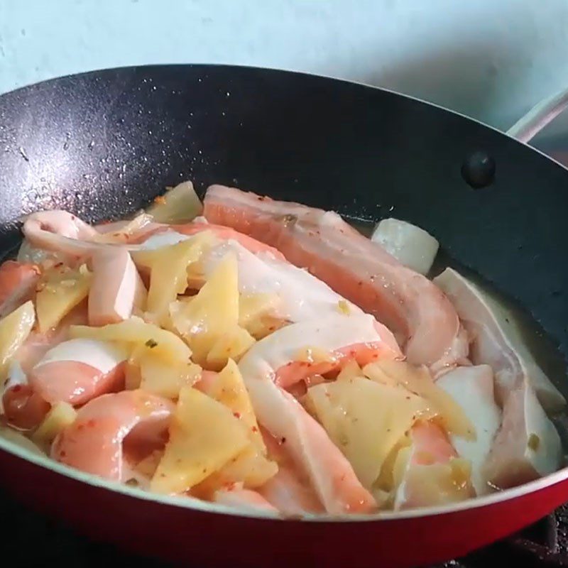 Step 3 Braised fish Braised salmon belly with pineapple