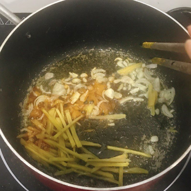 Step 3 Fish Stewing Catfish stew with ginger, turmeric, and lemongrass