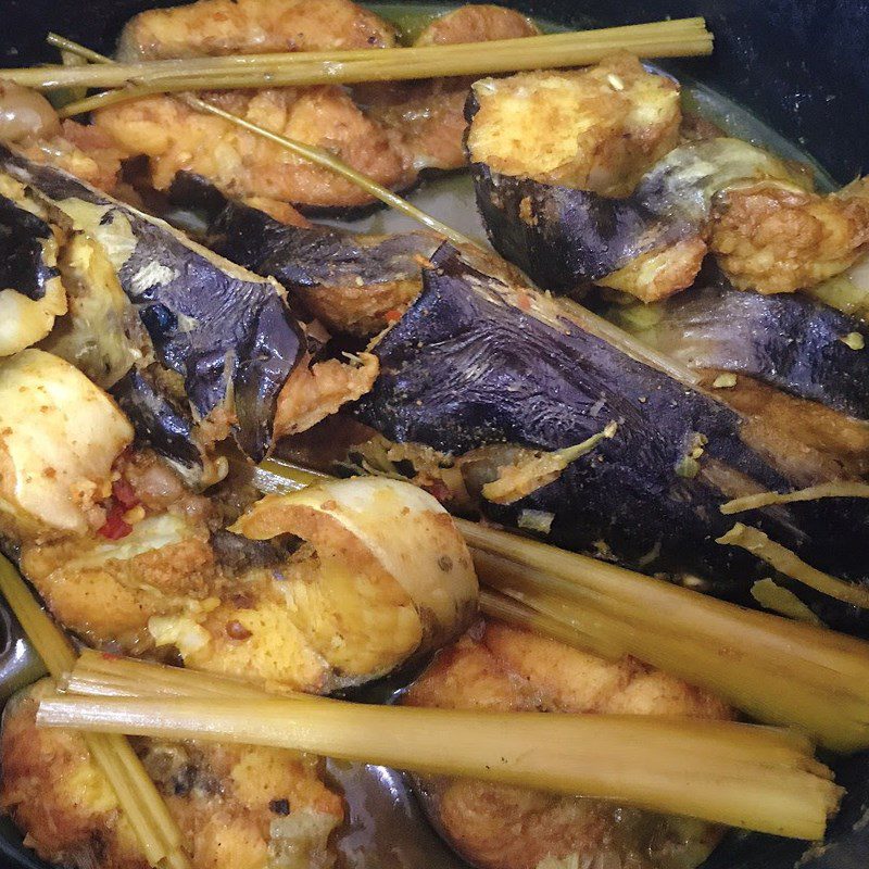 Step 3 Fish Stewing Catfish stew with ginger, turmeric, and lemongrass