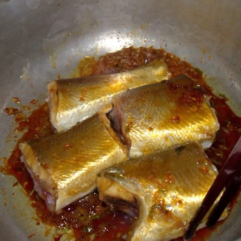 Step 4 Braised Mackerel with Pineapple