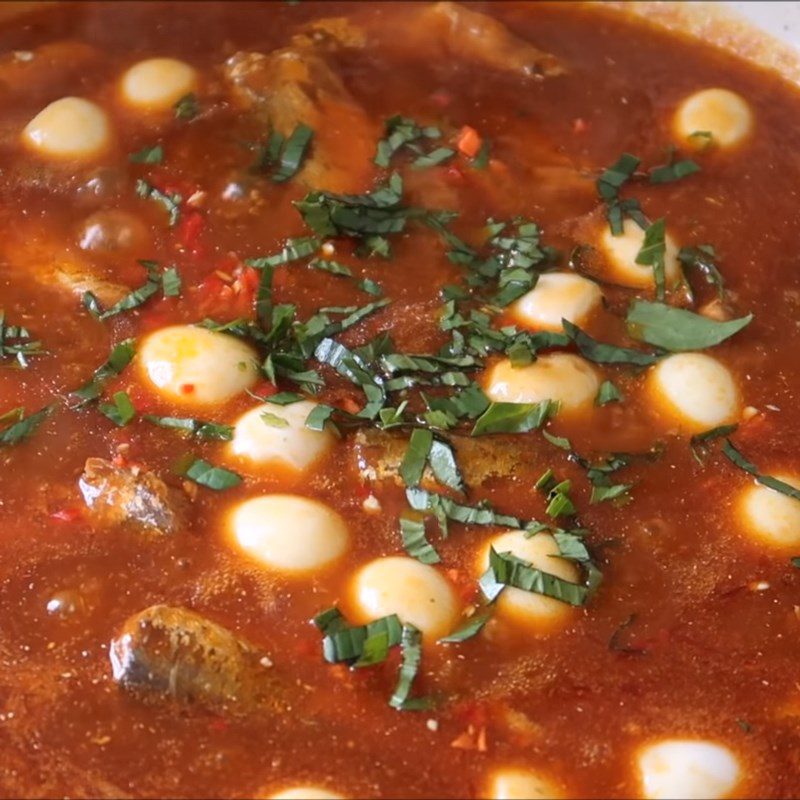 Step 3 Braised fish Canned sardines braised with quail eggs