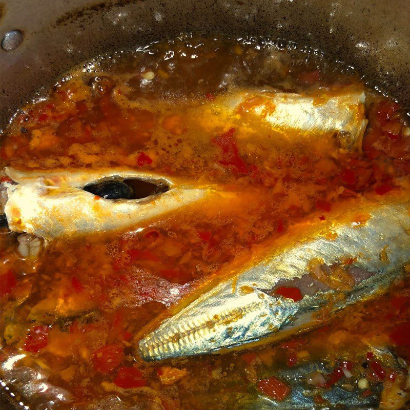 Step 3 Fish Stew Mackerel Stewed with Garlic and Chili (recipe shared by a user)