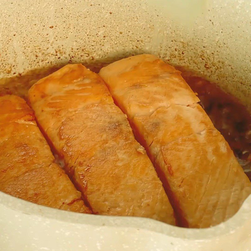 Step 4 Simmer the fish Salmon braised