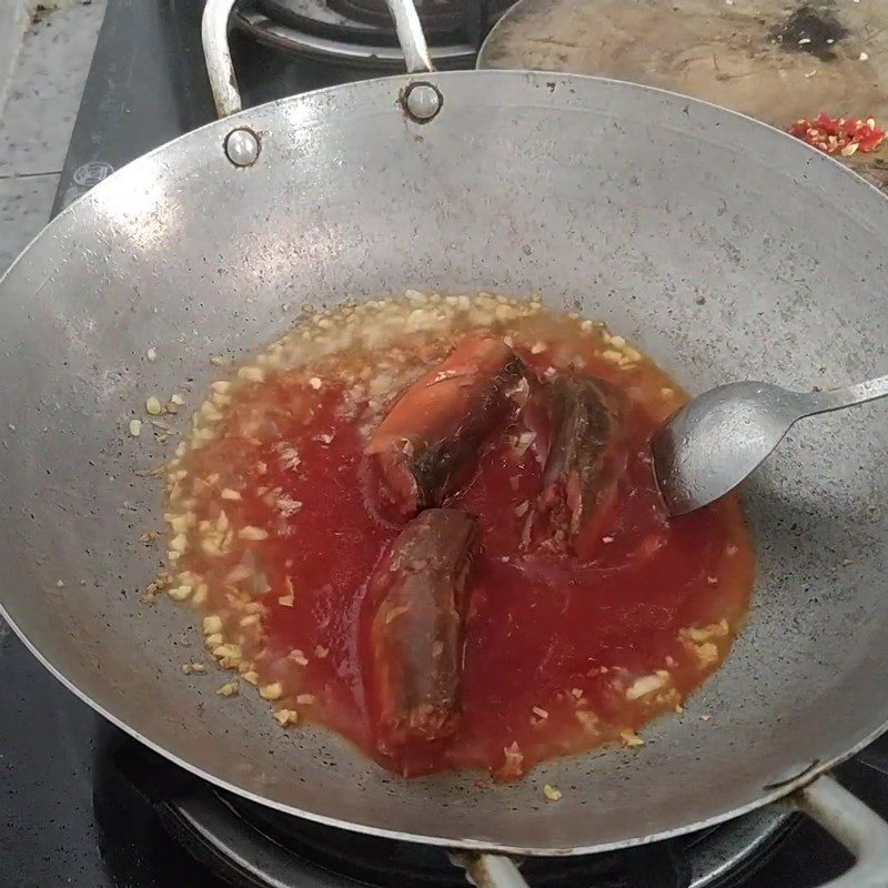 Step 1 Cooking sardines Sardines with Fried Eggs