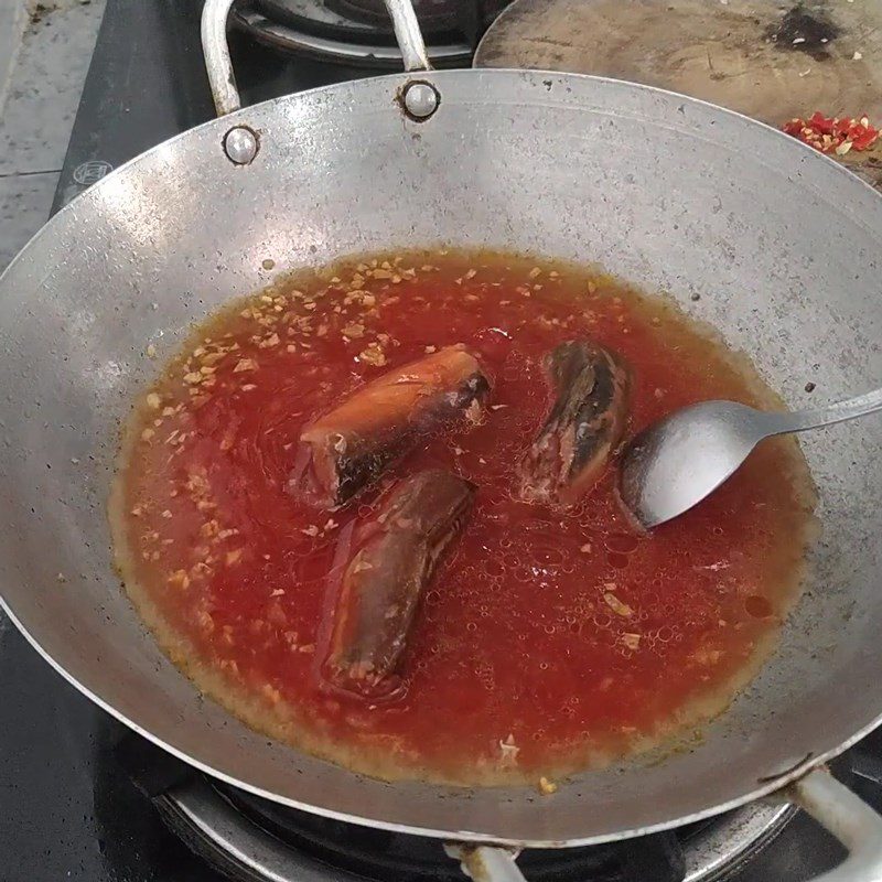 Step 1 Cooking sardines Sardines with Fried Eggs