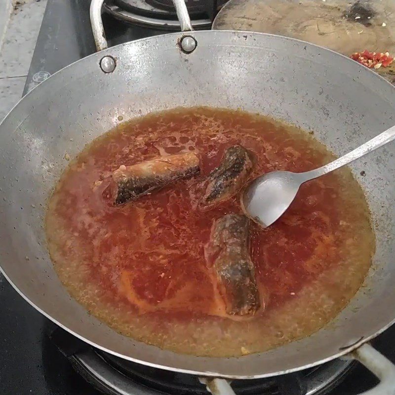 Step 1 Cooking sardines Sardines with Fried Eggs