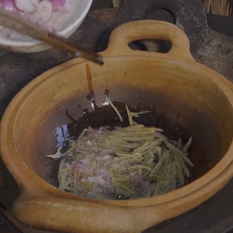 Step 3 Cook frog Frog braised with green pepper