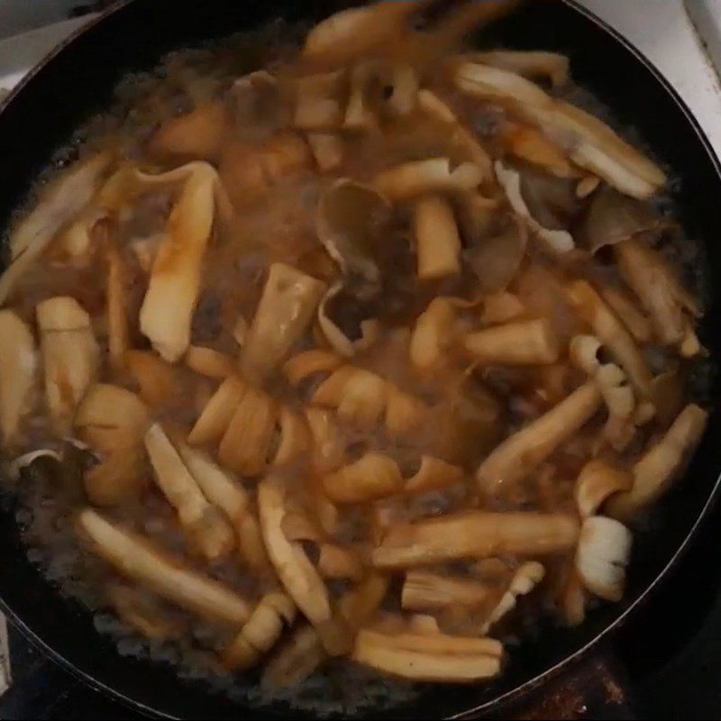 Step 2 Stir-fried mushrooms