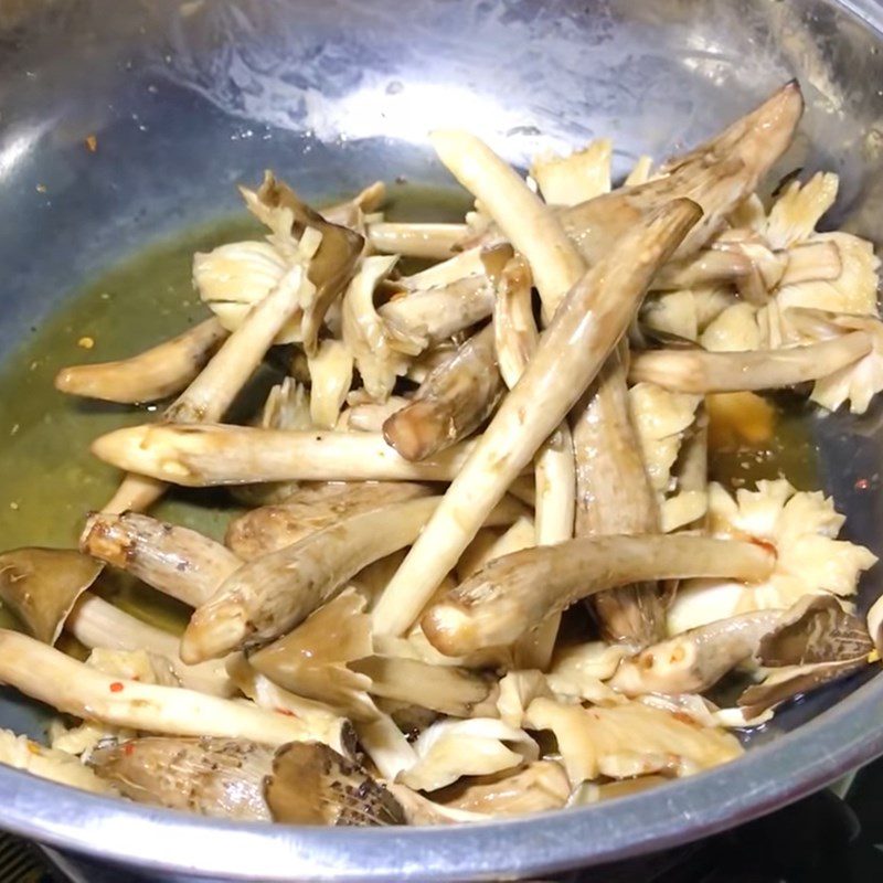 Step 2 Cooking the mushrooms Salted Shrimp Fried Mushroom