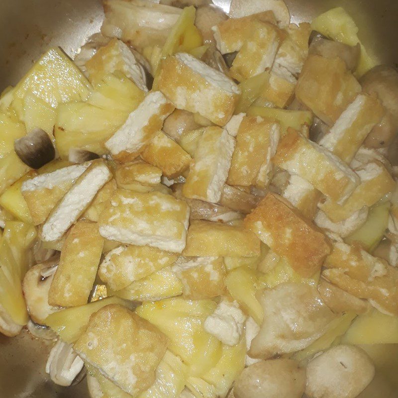 Step 3 Stewed straw mushrooms with fermented tofu Stewed straw mushrooms with tofu and fermented tofu