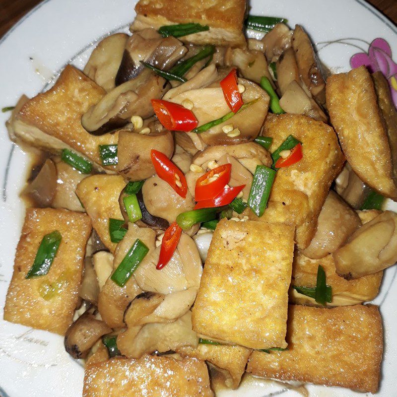 Step 3 Stewed Straw Mushrooms with Tofu Stewed Straw Mushrooms with Tofu