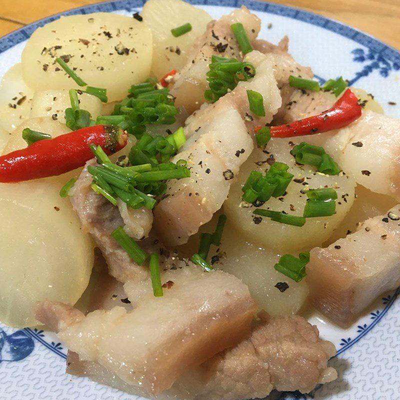 Step 4 Final product Pork belly braised with white radish without caramel color