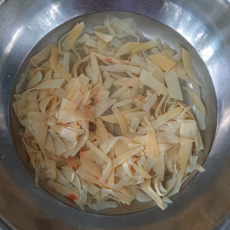 Step 2 Cook the meat with bamboo shoots Fresh Bamboo Shoot Pork