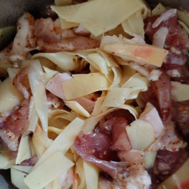 Step 2 Cook the meat with bamboo shoots Fresh Bamboo Shoot Pork