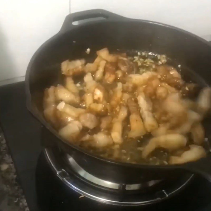 Step 3 Stewing jackfruit with meat Jackfruit stew with meat