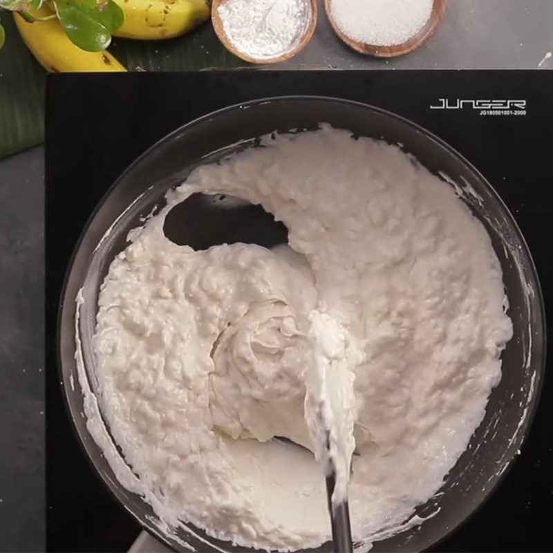 Step 2 Cook the cake batter for steamed banana rice cake