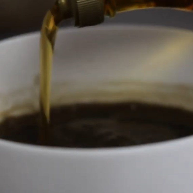 Step 1 Stirring houjicha powder Hojicha latte (Houjicha latte) oat milk