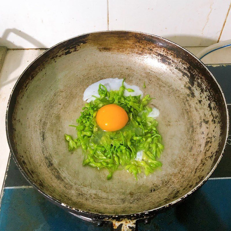 Step 2 Stir-fried morning glory with eggs Stir-fried morning glory with eggs