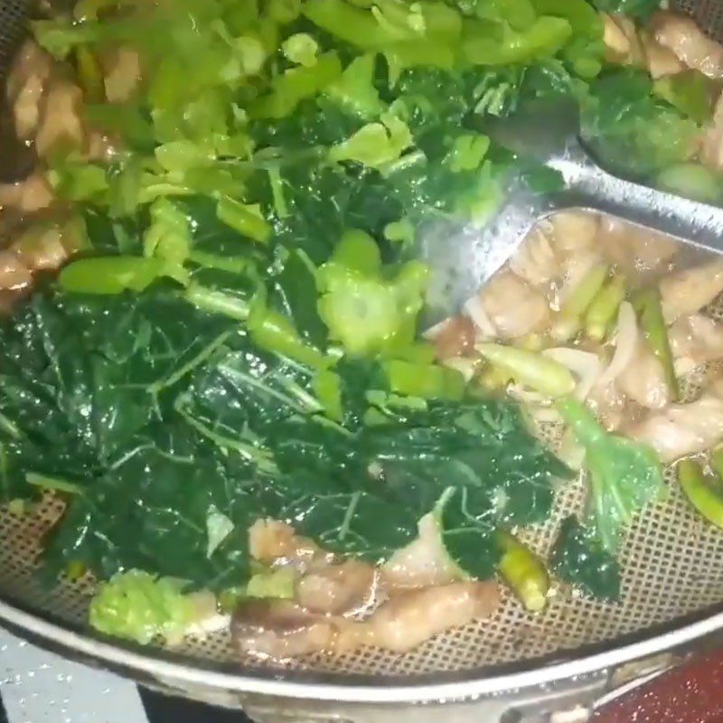 Step 3 Stir-fried papaya leaves Stir-fried papaya leaves with pork belly