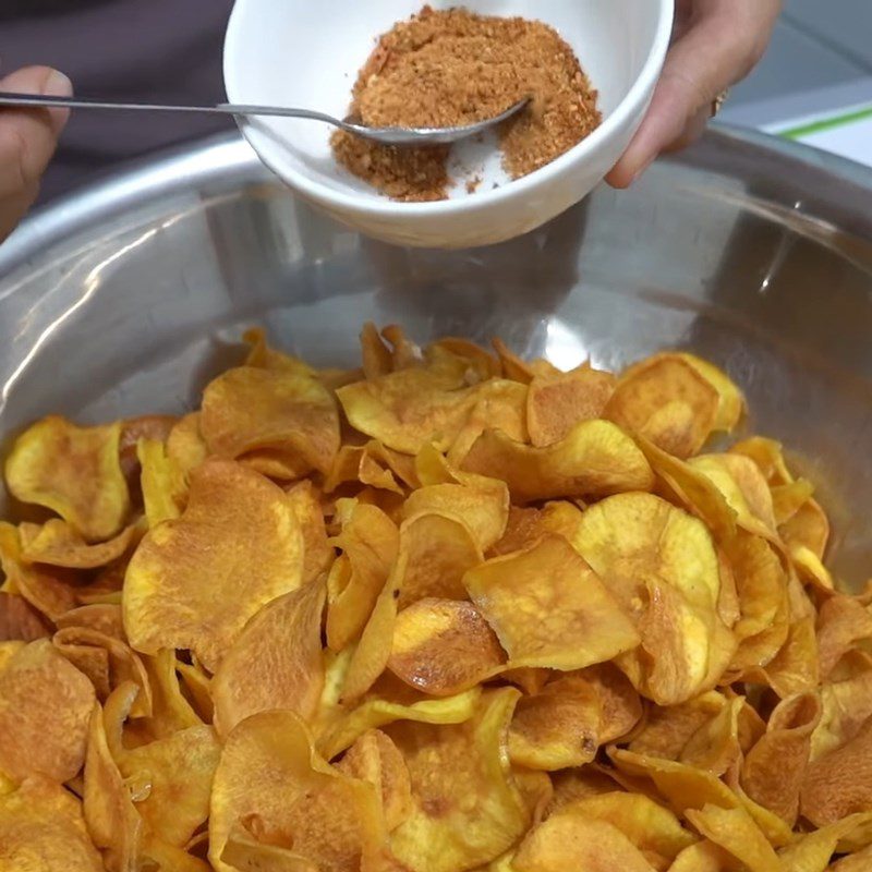 Step 3 Sprinkling sweet potatoes Sweet potatoes sprinkled with salt