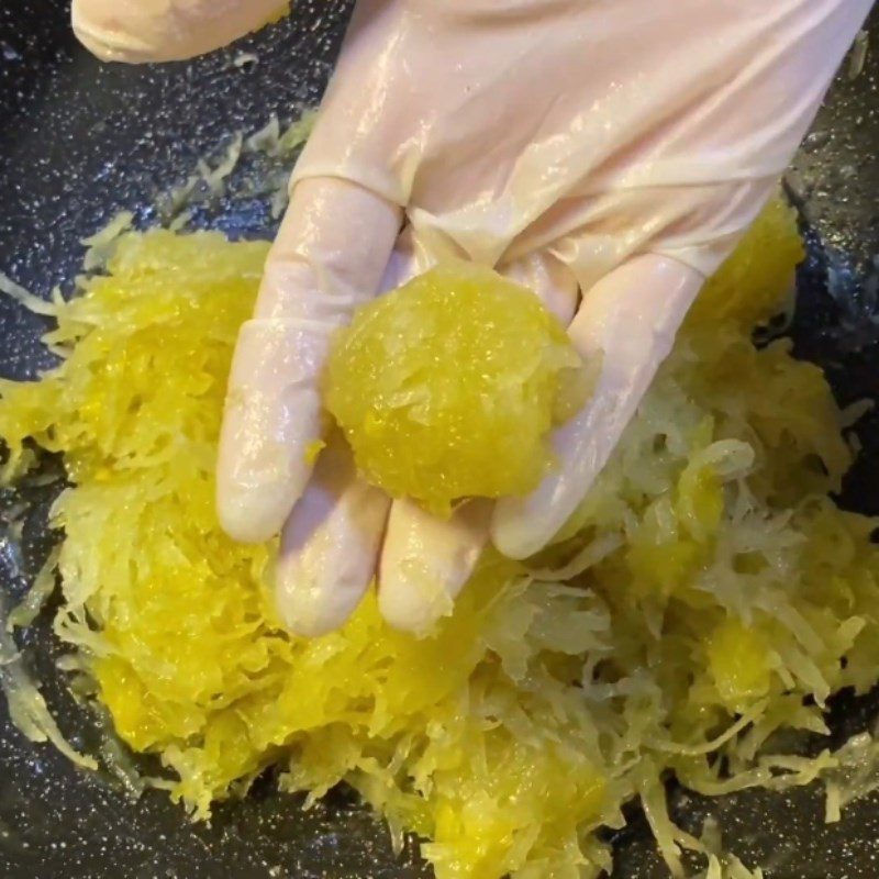 Step 3 Stir-fried durian coconut filling for coconut durian cake