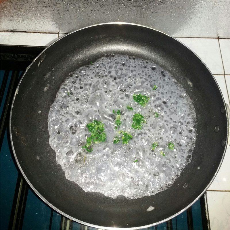 Step 2 Making crispy pancakes with green onion Filling the pancake with leftover rice