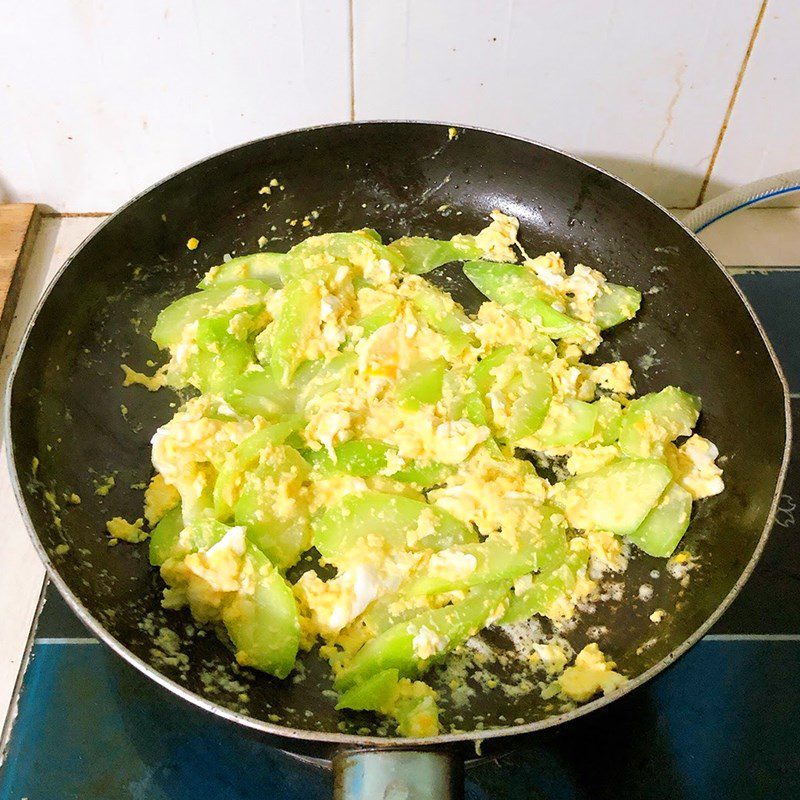 Step 2 Stir-fried gourd with eggs Stir-fried gourd with eggs