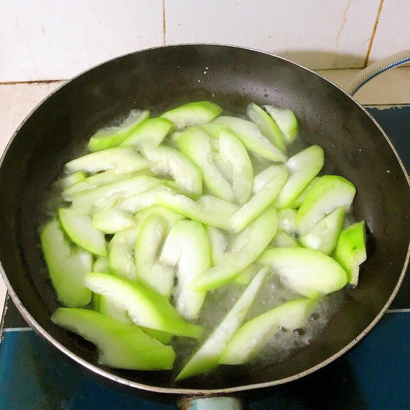 Step 2 Stir-fried gourd with eggs Stir-fried gourd with eggs