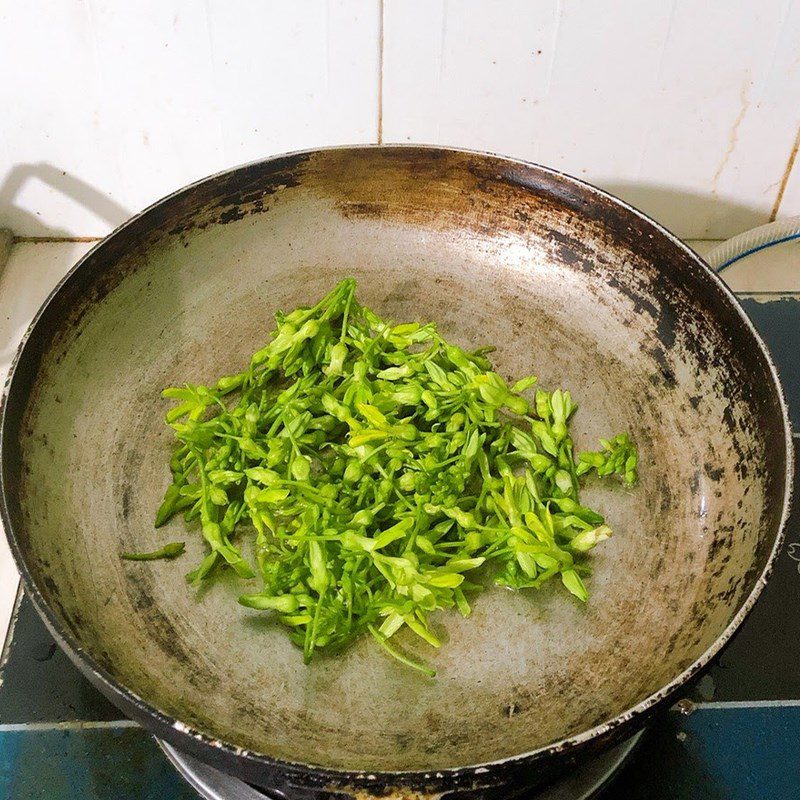 Step 2 Make sautéed morning glory with eggs Sautéed morning glory with eggs