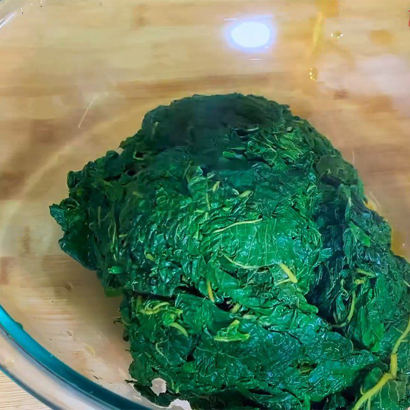 Step 1 Making the Cake Dough for Sticky Rice Cake with Gai Leaves and Coconut Filling