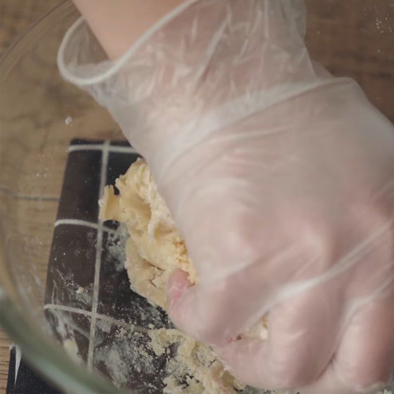 Step 4 Make the dough for the Mooncake with sticky rice and pork filling