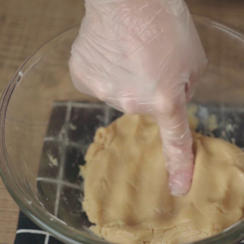 Step 4 Make the dough for the Mooncake with sticky rice and pork filling