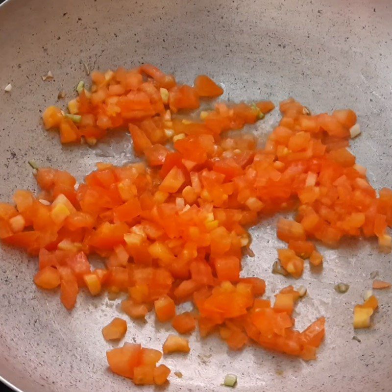 Step 4 Making fish with tomato sauce Fried snakehead fish with tomato sauce