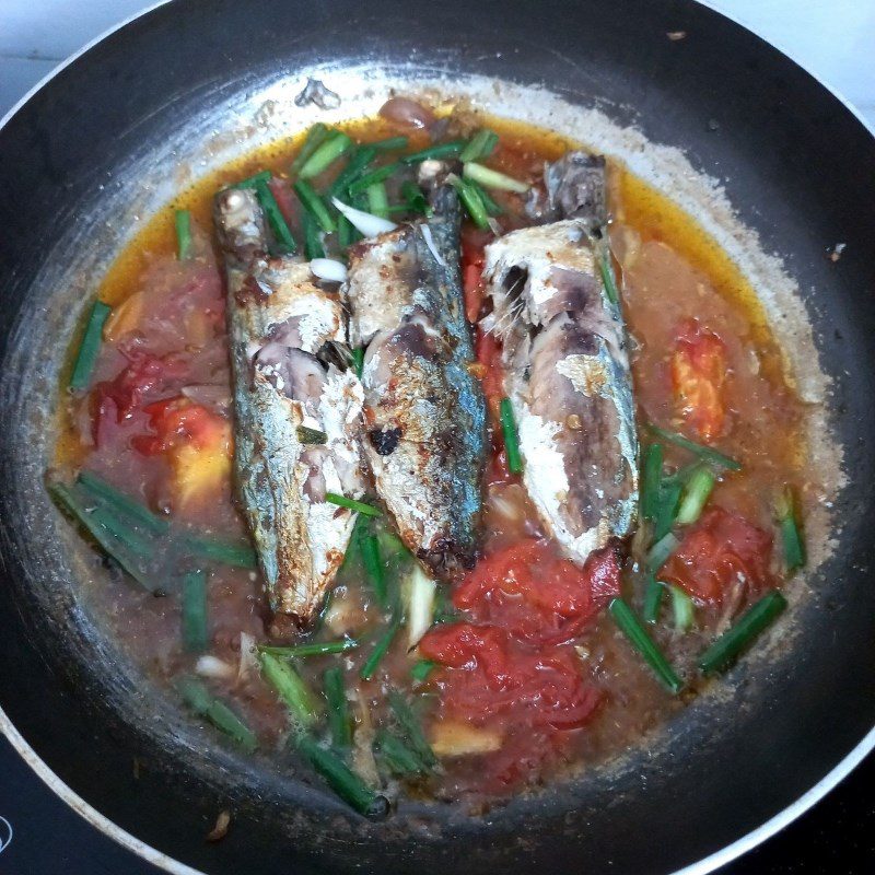 Step 5 Making mackerel in tomato sauce