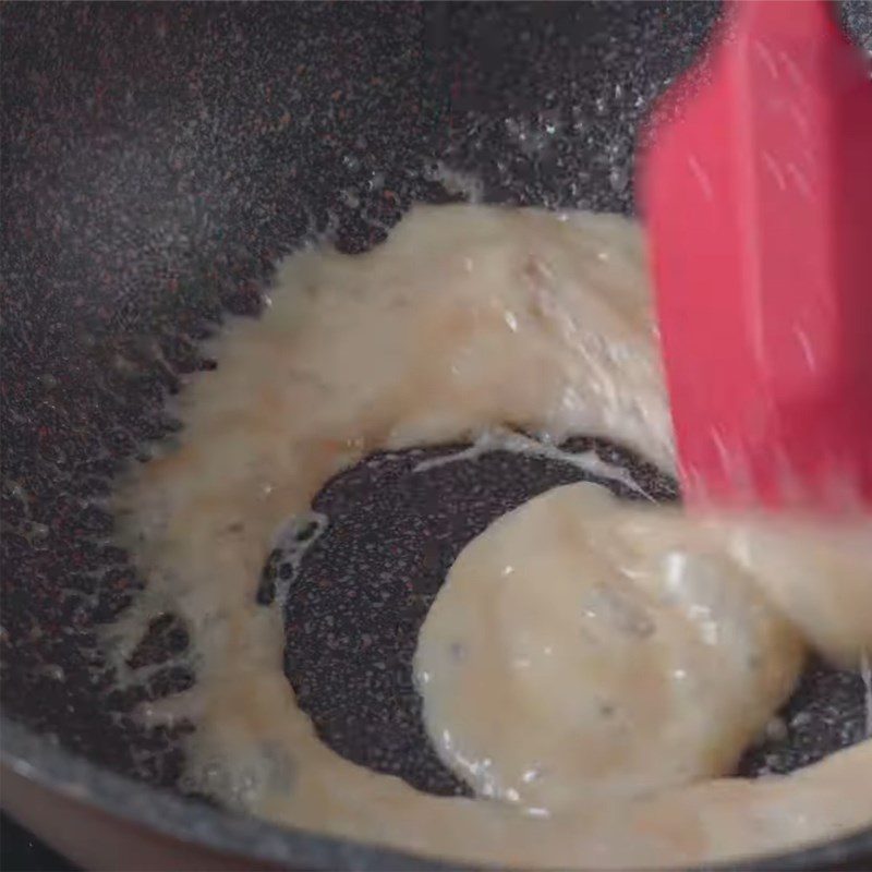 Step 3 Make butter caramel sugar Caramel bread coated with butter sugar