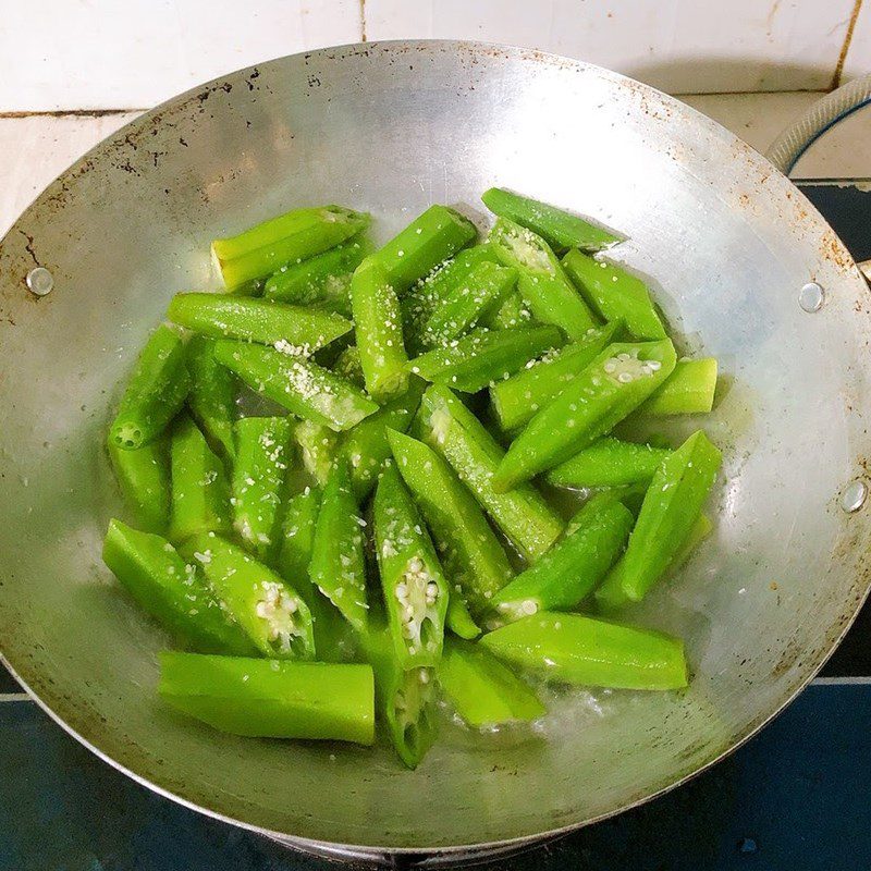 Step 2 Make stir-fried okra with fermented tofu Stir-fried okra with fermented tofu