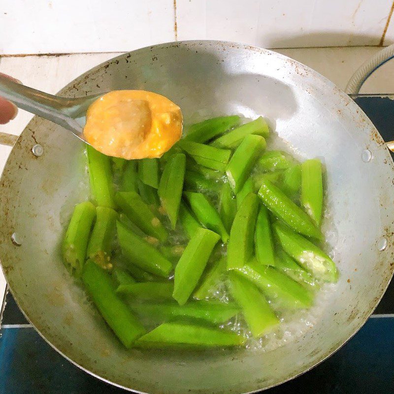 Step 2 Make stir-fried okra with fermented tofu Stir-fried okra with fermented tofu