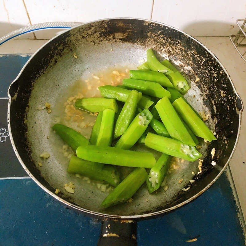 Step 2 Stir-fried Okra with Garlic Stir-fried Okra with Garlic