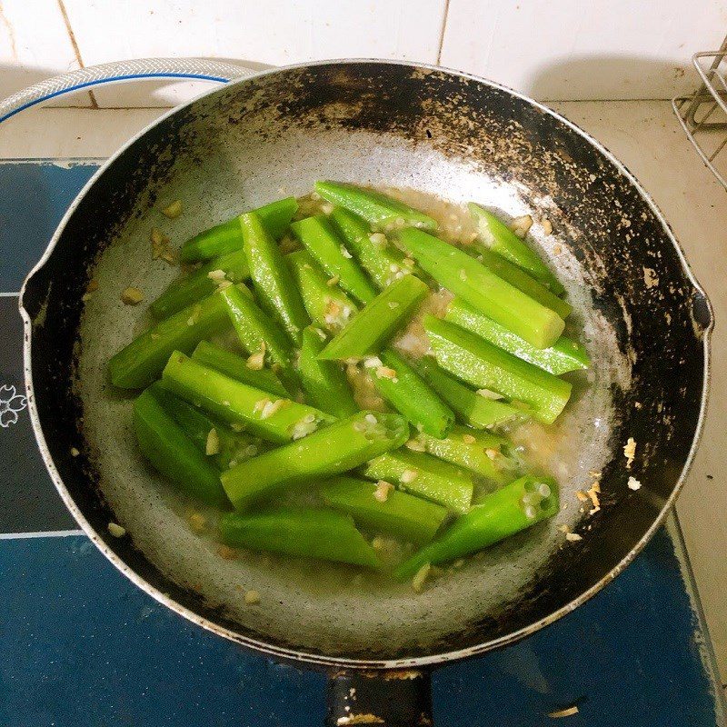 Step 2 Stir-fried Okra with Garlic Stir-fried Okra with Garlic