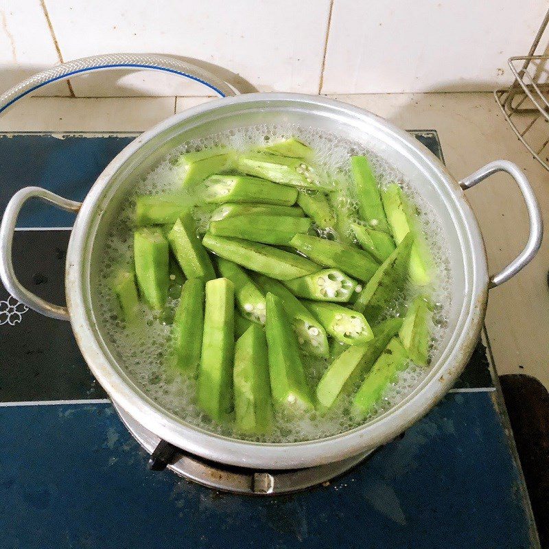 Step 2 Make Stir-fried Okra with Garlic